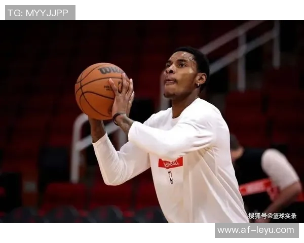 小凯文波特半场表现出色9投7中贡献17分3篮板4助攻2抢断1盖帽